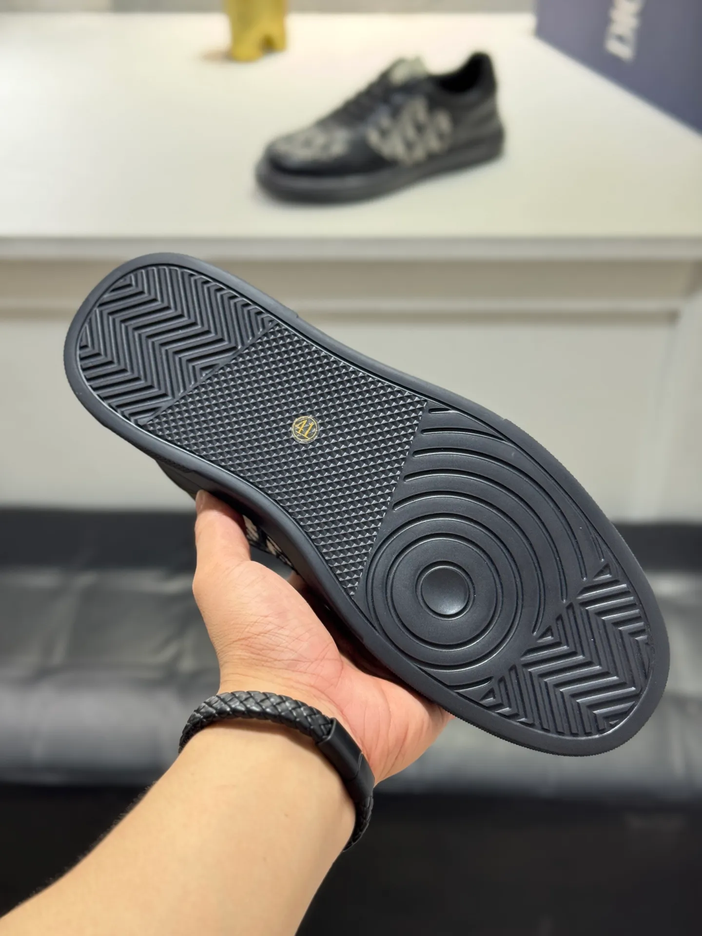 Men's men's shoes 💰400 [New model] 🌂🌂Dior (Dior) 🆕 Low-top casual shoes, carefully made of first-layer cowhide with canvas, comfortable and breathable ~ rubber soles, enhance style. Fashionable and versatile, it can complement any look. Featuring an exquisite design that is uniquely dynamic and modern, this shoe is part of Dior's legacy and embodies modern elegance. Size: 38-44 (45 customized